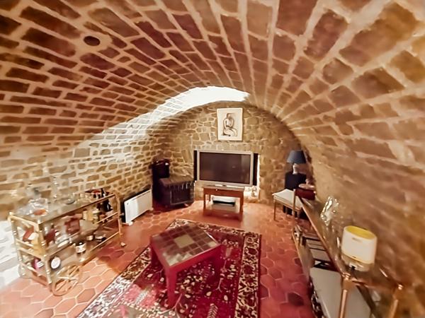 Maison Mezy Sur Seine, 250 m² habitables, parcelle 830 m² , dépendance 50 m²