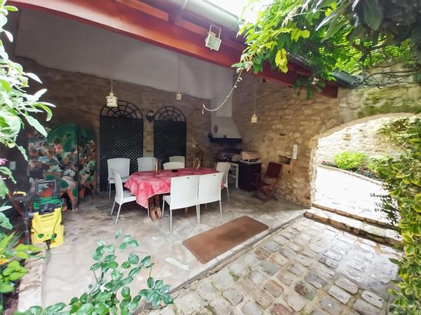 Maison Mezy Sur Seine, 250 m² habitables, parcelle 830 m² , dépendance 50 m²