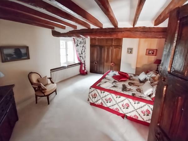 Maison Mezy Sur Seine, 250 m² habitables, parcelle 830 m² , dépendance 50 m²