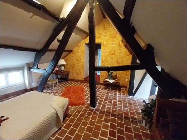 Maison Mezy Sur Seine, 250 m² habitables, parcelle 830 m² , dépendance 50 m²