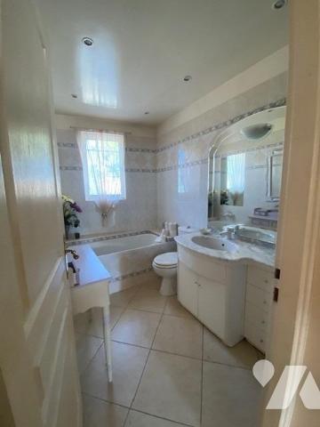 MAISON DE VILLAGE COMPOSEE DE 2 LOGEMENTS + JARDIN ET DOUBLE GARAGE