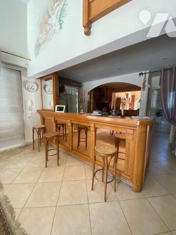 MAISON DE VILLAGE COMPOSEE DE 2 LOGEMENTS + JARDIN ET DOUBLE GARAGE