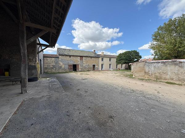 A vendre -Corps de ferme - 118m² - 6 pièces -Doué En Anjou - D5928