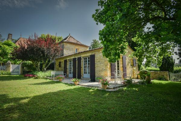 Charmant Domaine , Lalinde +/-392m2, 10 ch,  dépendance , piscine, +/-13ha