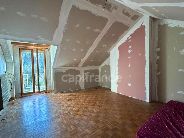 BAISSE DE PRIX !! 🏡 Maison pleine de charme et de potentiel – À vous d’écrire la suite ! ✨