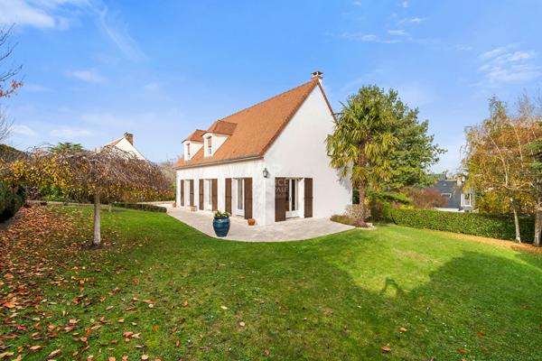 Maison Saint Germain En Laye 6 pièces 140 m2 935 000 € **  - Référence  18577