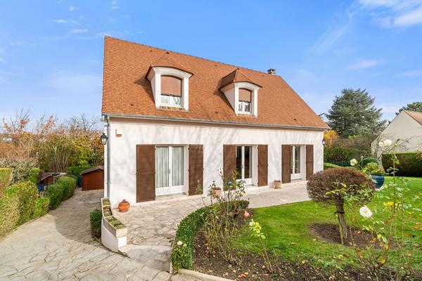 Maison Saint Germain En Laye 6 pièces 140 m2 935 000 € **  - Référence  18577