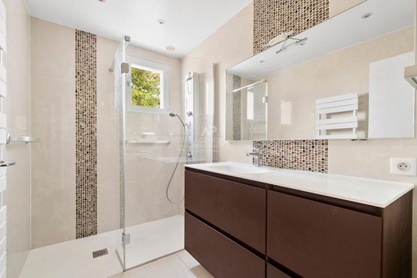 Maison Saint Germain En Laye 6 pièces 140 m2 935 000 € **  - Référence  18577