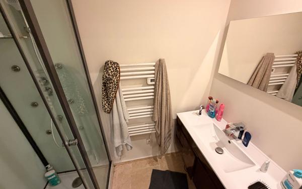 Immeuble à vendre    8 pièces • 170 m2 Beaucaire