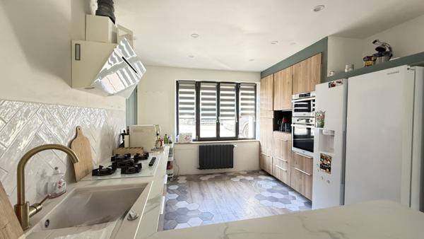 NOAILLES PROCHE Maison 7 pièces, 4 chambres, salle de jeux, garage, cave, grand terrain