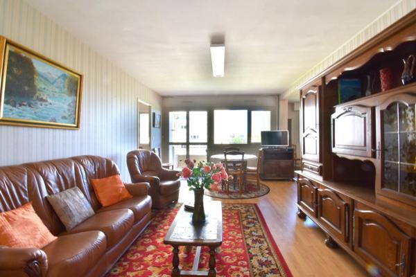 Appartement Spacieux et lumineux de 88 m² 4 pièces au Montmorency II – 5e étage avec balcon à LAVAL (53)