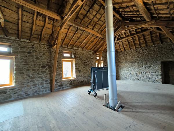 Corps de ferme de montagne , superbement rénové , dépendances 3.2 HA Tarascon sur ariege