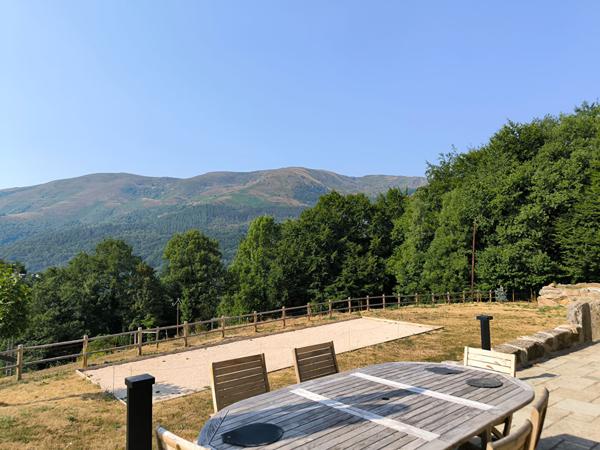 Corps de ferme de montagne , superbement rénové , dépendances 3.2 HA Tarascon sur ariege