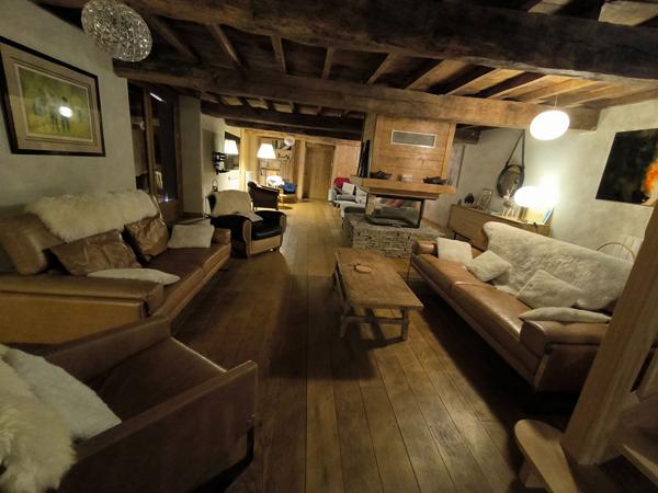Corps de ferme de montagne , superbement rénové , dépendances 3.2 HA Tarascon sur ariege
