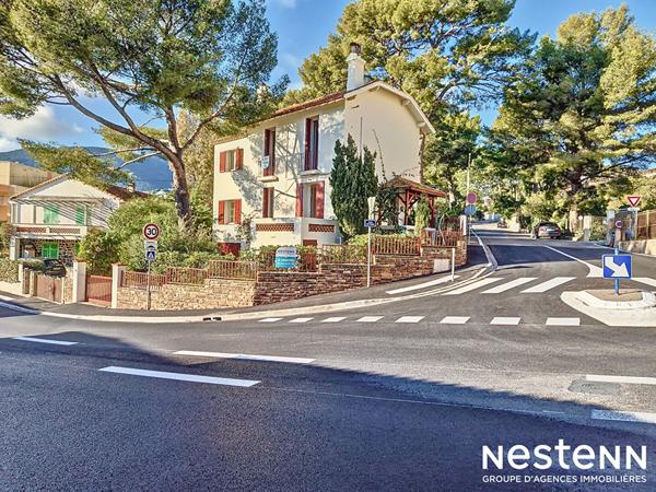 Villa de caractère à Cavalaire-sur-Mer 6 pièce(s) 119 m² proche des plages et des commerces