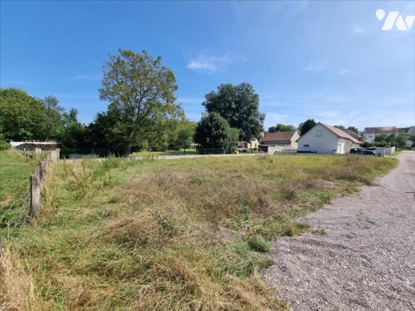 BURGILLE (25) TERRAIN A BATIR DE 706 M² EN IMPASSE