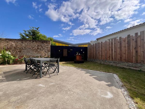 Maison Bourgeoise Rénové avec Potentiel - 3 Chambres ( 4 possible ) avec Garage - Sacré Coeur