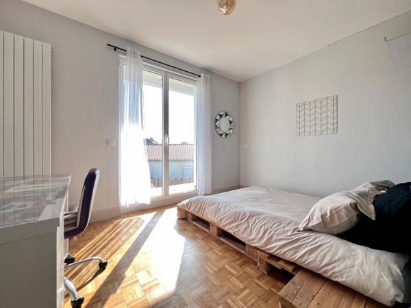 Maison Bourgeoise Rénové avec Potentiel - 3 Chambres ( 4 possible ) avec Garage - Sacré Coeur