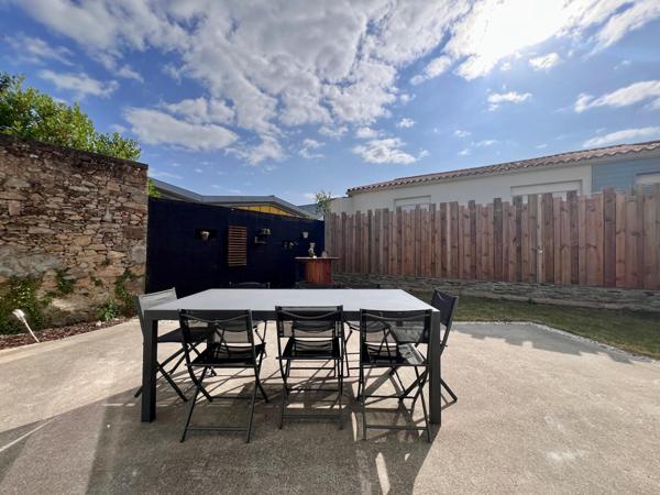 Maison Bourgeoise Rénové avec Potentiel - 3 Chambres ( 4 possible ) avec Garage - Sacré Coeur