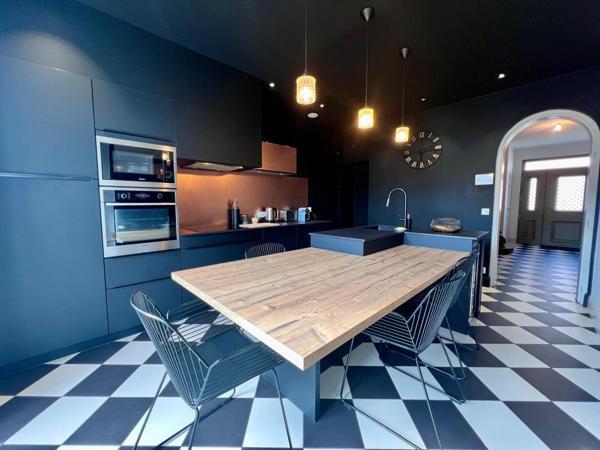 Maison Bourgeoise Rénové avec Potentiel - 3 Chambres ( 4 possible ) avec Garage - Sacré Coeur