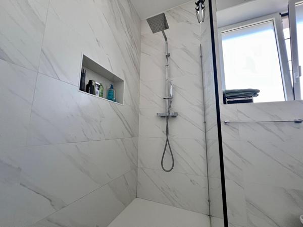 Maison Bourgeoise Rénové avec Potentiel - 3 Chambres ( 4 possible ) avec Garage - Sacré Coeur