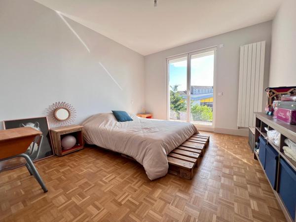 Maison Bourgeoise Rénové avec Potentiel - 3 Chambres ( 4 possible ) avec Garage - Sacré Coeur