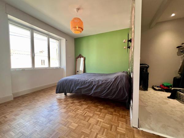 Maison Bourgeoise Rénové avec Potentiel - 3 Chambres ( 4 possible ) avec Garage - Sacré Coeur