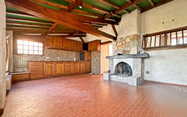 Maison à vendre    3 pièces • 76 m2 Fréjus