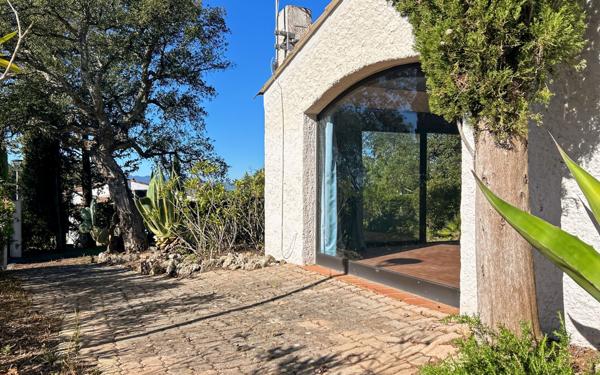Maison à vendre    3 pièces • 76 m2 Fréjus