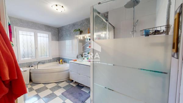 Maison Saint Doulchard 7 pièce(s) 150 m2