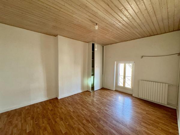 Immeuble de rapport – 2 appartements + 3 garages