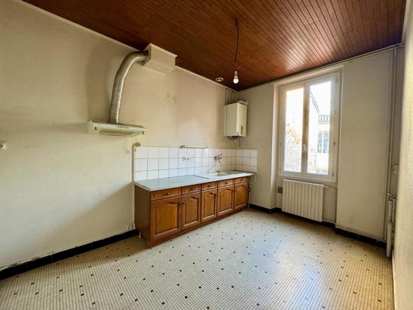 Immeuble de rapport – 2 appartements + 3 garages