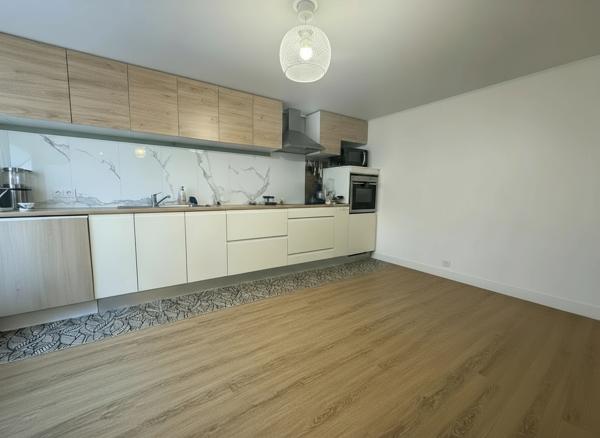 Maison de ville rénovée + dépendance et grenier