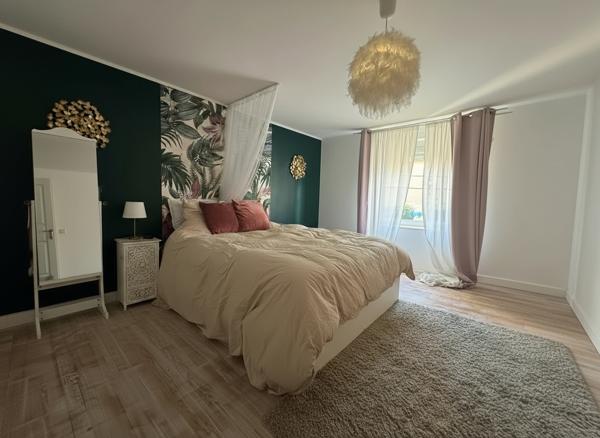 Maison de ville rénovée + dépendance et grenier