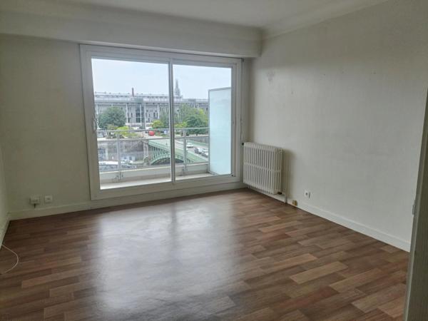 Location                                                      Appartement
                        
                     2 pièces                      49 m2                     à Nantes