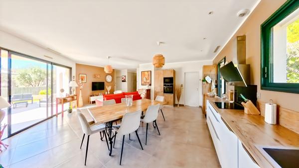 Uzès (30700) Superbe villa Mas provence située à 3 km d'Uzès