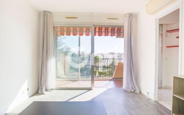 Appartement à vendre    1 pièce • 28 m2 Mandelieu-la-Napoule