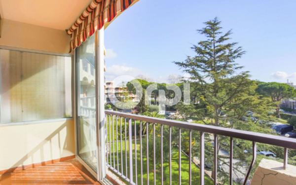 Appartement à vendre    1 pièce • 28 m2 Mandelieu-la-Napoule