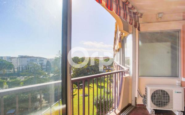 Appartement à vendre    1 pièce • 28 m2 Mandelieu-la-Napoule