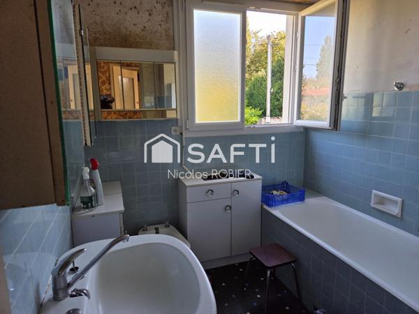 Maison sur sous-sol, trois chambres, deux garages aux portes de Niort !