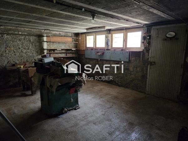 Maison sur sous-sol, trois chambres, deux garages aux portes de Niort !