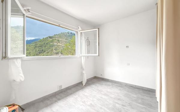 Maison à vendre    5 pièces •  Drap