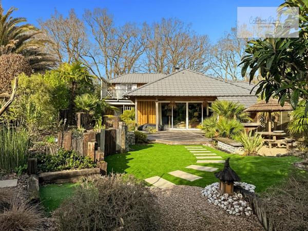 Villa familiale 217 M2 , jardin paysagé  , Au calme, proche commerces et plage