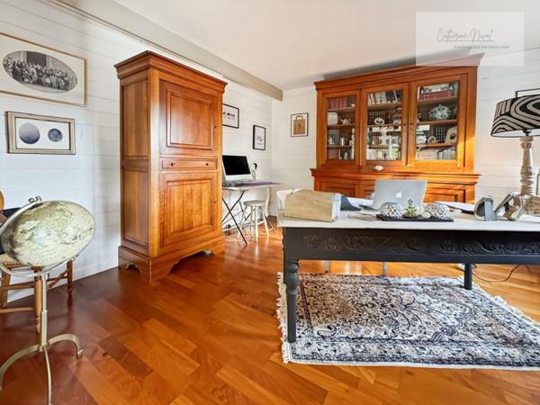 Villa familiale 217 M2 , jardin paysagé  , Au calme, proche commerces et plage