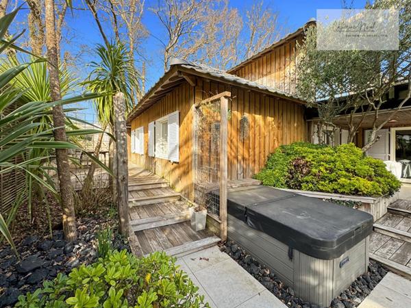 Villa familiale 217 M2 , jardin paysagé  , Au calme, proche commerces et plage