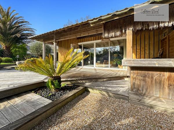 Villa familiale 217 M2 , jardin paysagé  , Au calme, proche commerces et plage