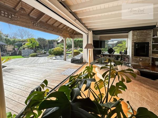 Villa familiale 217 M2 , jardin paysagé  , Au calme, proche commerces et plage