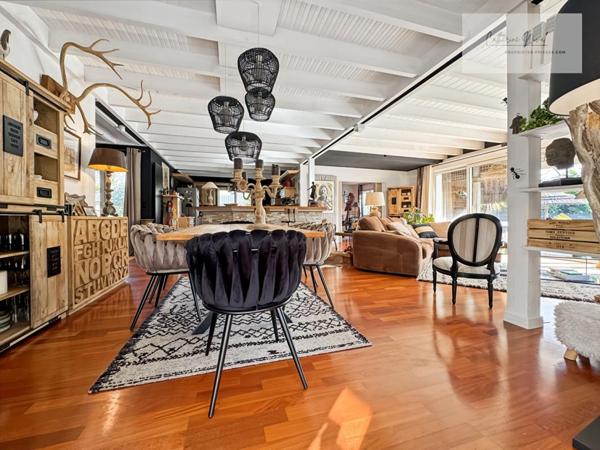 Villa familiale 217 M2 , jardin paysagé  , Au calme, proche commerces et plage