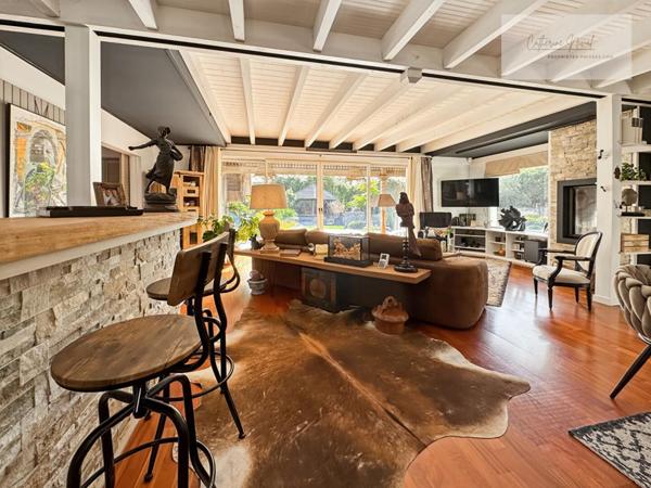 Villa familiale 217 M2 , jardin paysagé  , Au calme, proche commerces et plage