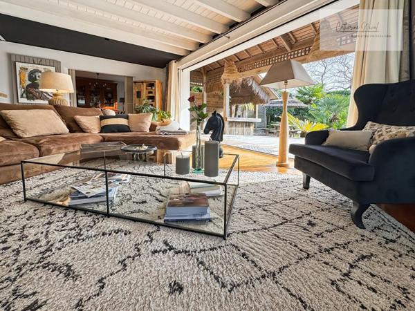 Villa familiale 217 M2 , jardin paysagé  , Au calme, proche commerces et plage